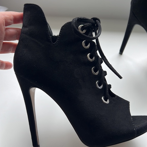 Black open toed booties. Size 5. Suede like material. Aldo. - Picture 2 of 10